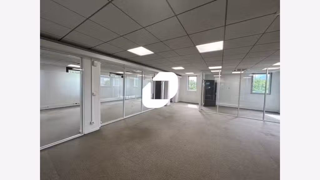 A louer Bureaux 2556m² Saint denis