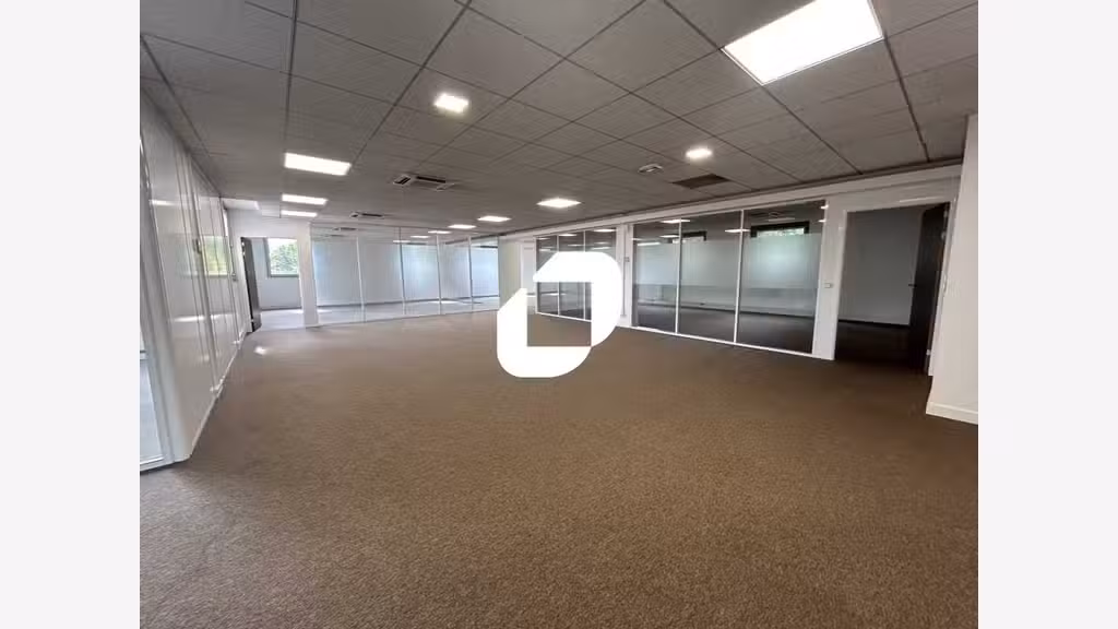 A louer Bureaux 2556m² Saint denis