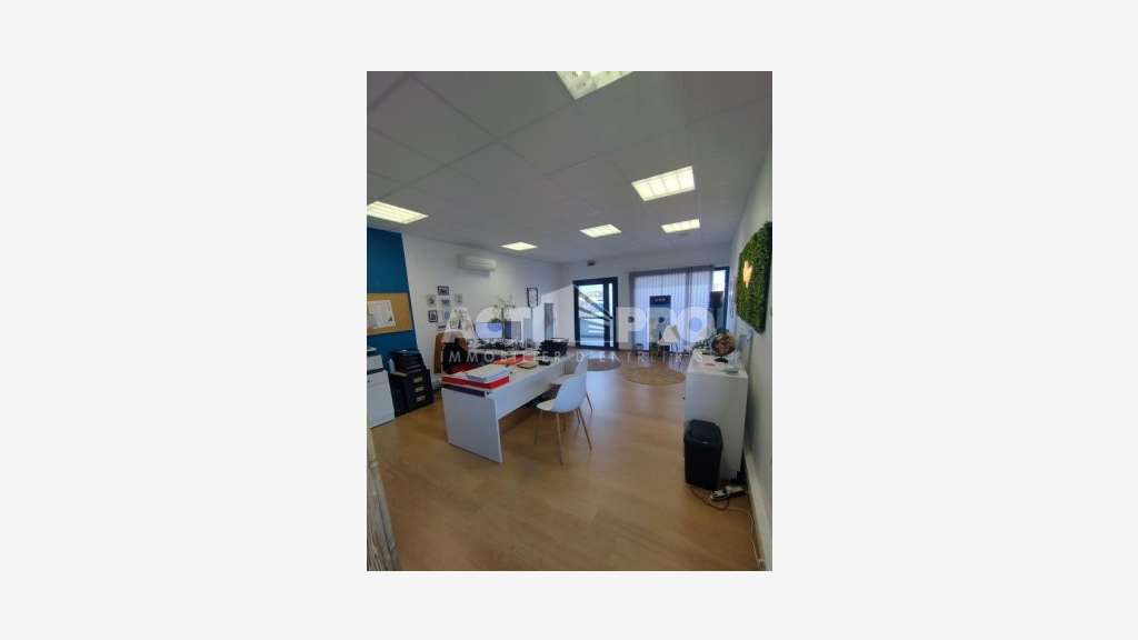À louer bureaux de 40 m² à Saint-Estève