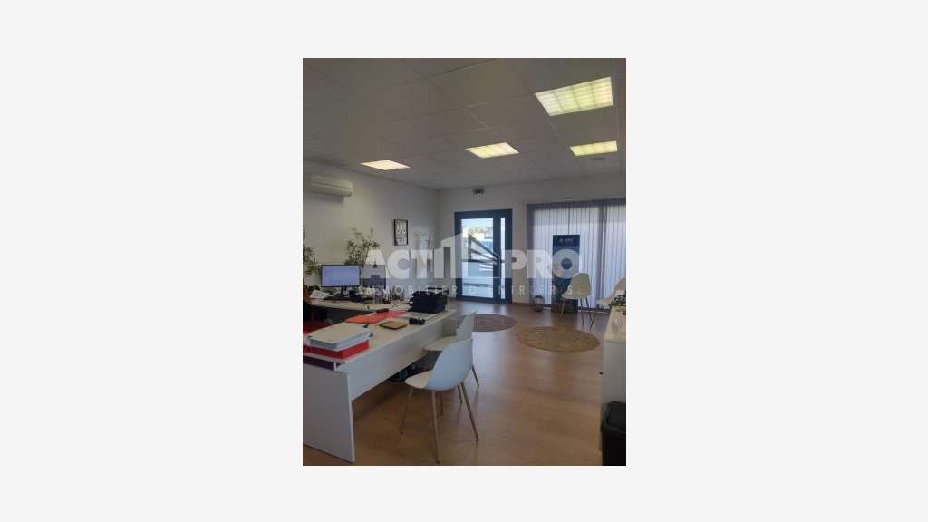 À louer bureaux de 40 m² à Saint-Estève