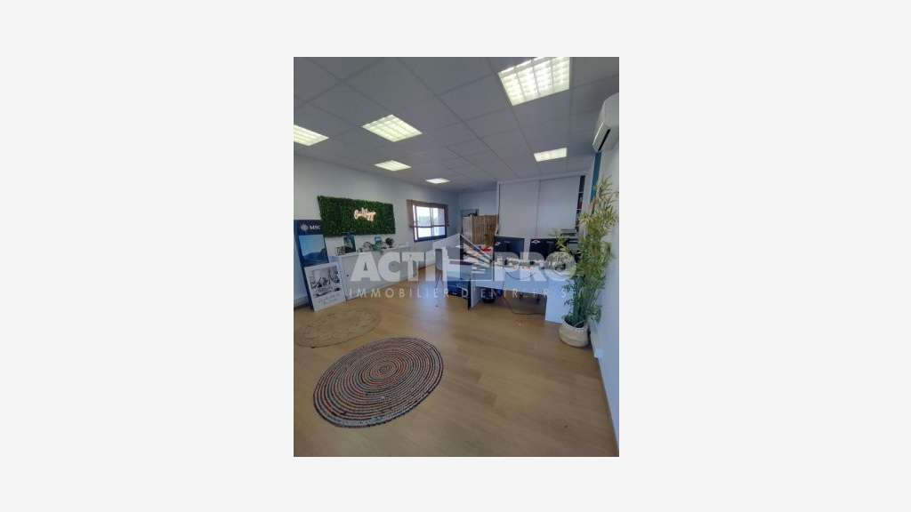 À louer bureaux de 40 m² à Saint-Estève