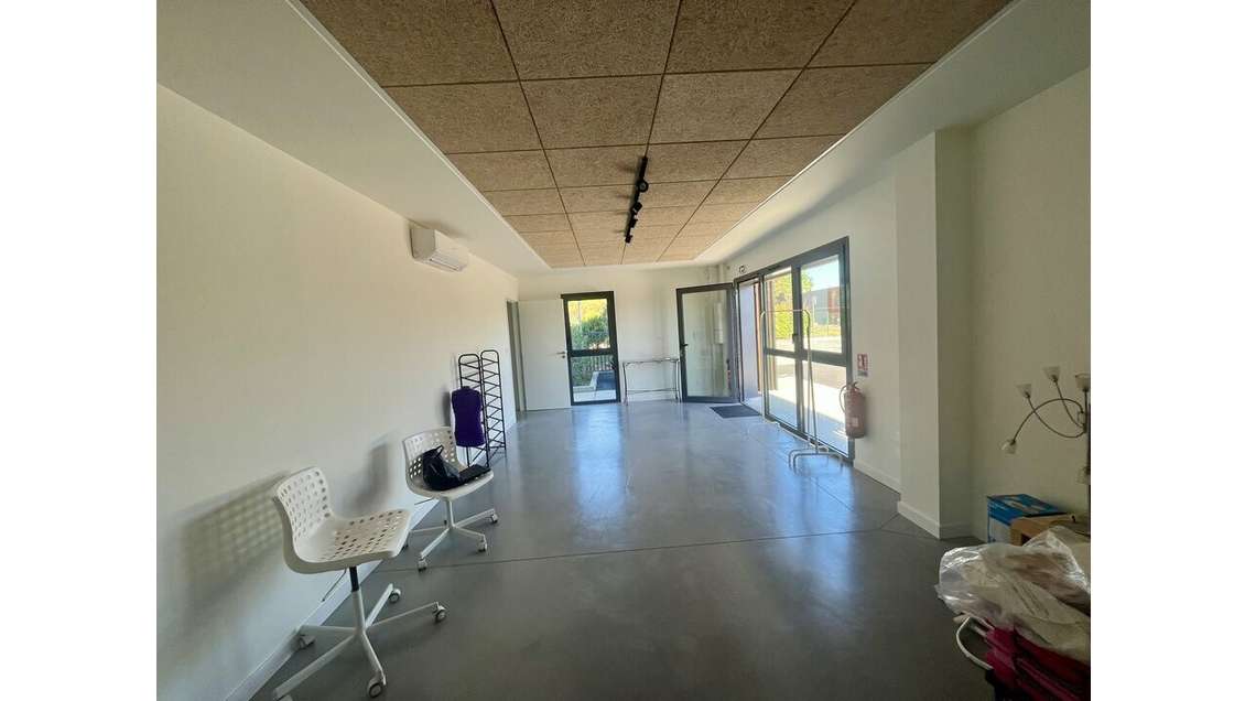 Bureaux de 30m² à louer à Saint Esteve Janson