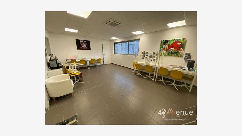 Bureau 50m² RDC à louer à St Etienne Méons/ZI