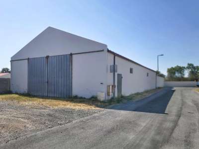 Hangar à louer prox Saint-Etienne-Mer-Morte centre