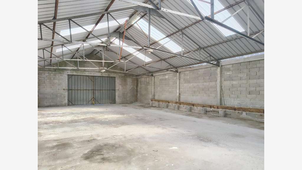 Hangar à louer prox Saint-Etienne-Mer-Morte centre