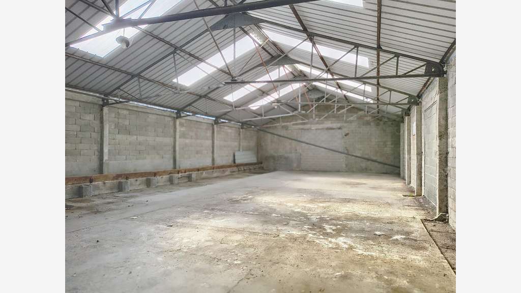 Hangar à louer prox Saint-Etienne-Mer-Morte centre