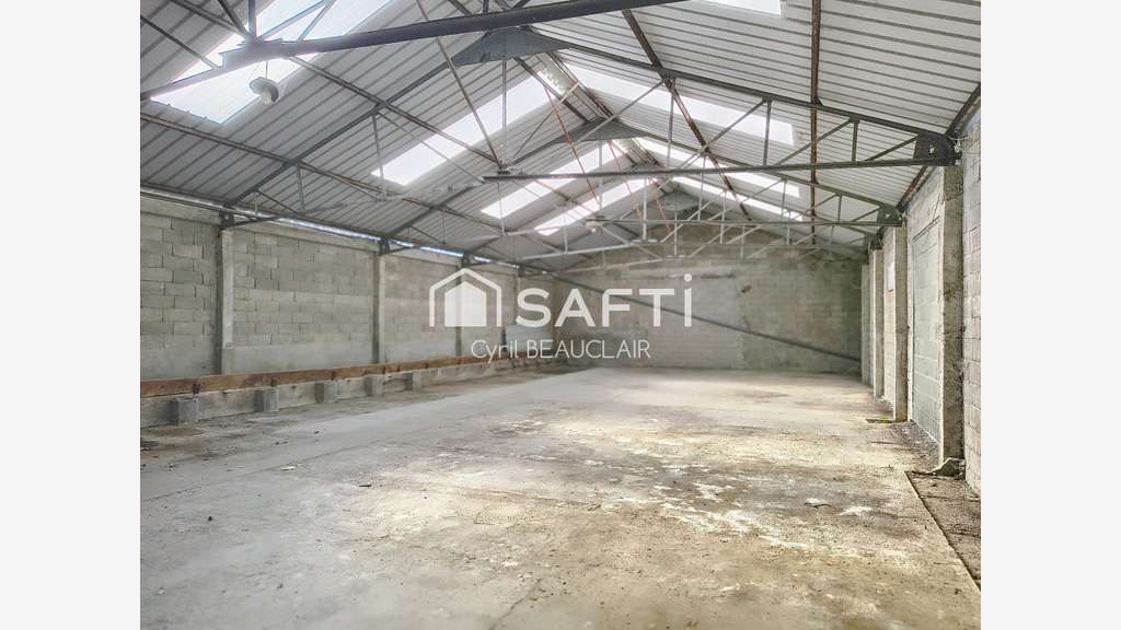 Hangar à louer prox Saint-Etienne-Mer-Morte centre