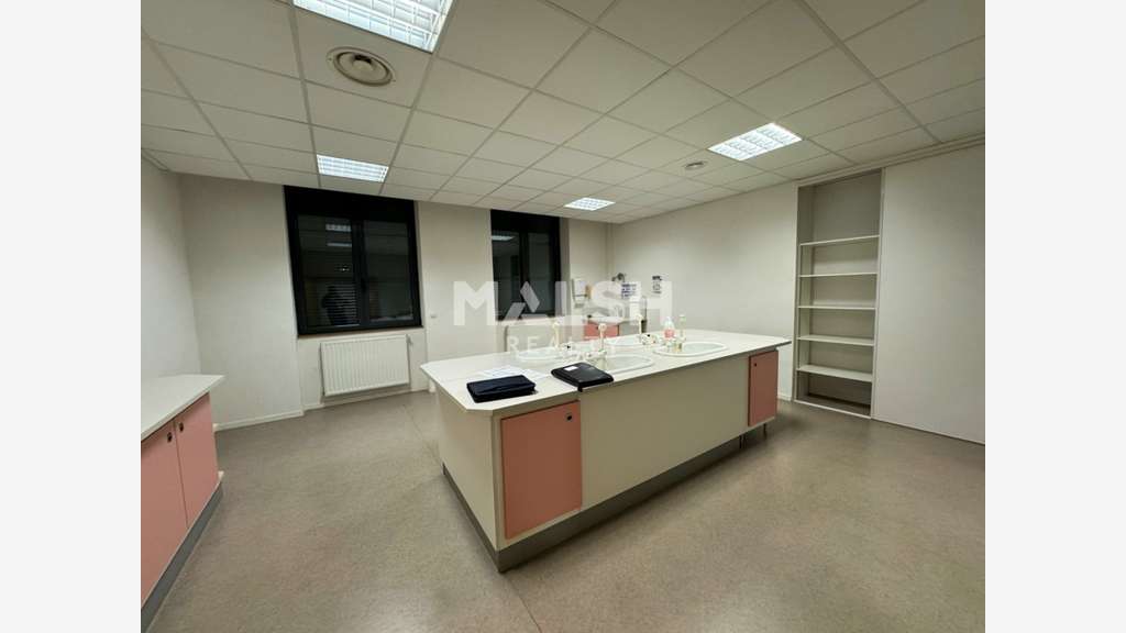 A louer bureaux 635m² à Saint-Etienne Montplaisir