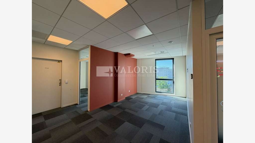 Bureaux 204m² à louer immeuble Le Signal à St-Fons
