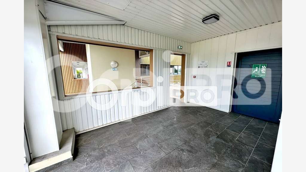 Bureau 168m² livré brut à louer à Saint-François