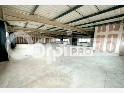 Bureau 317m² livré brut à louer à Saint-François