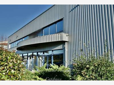 A louer entrepôt et bureaux 2400m² à Saint Gaudens