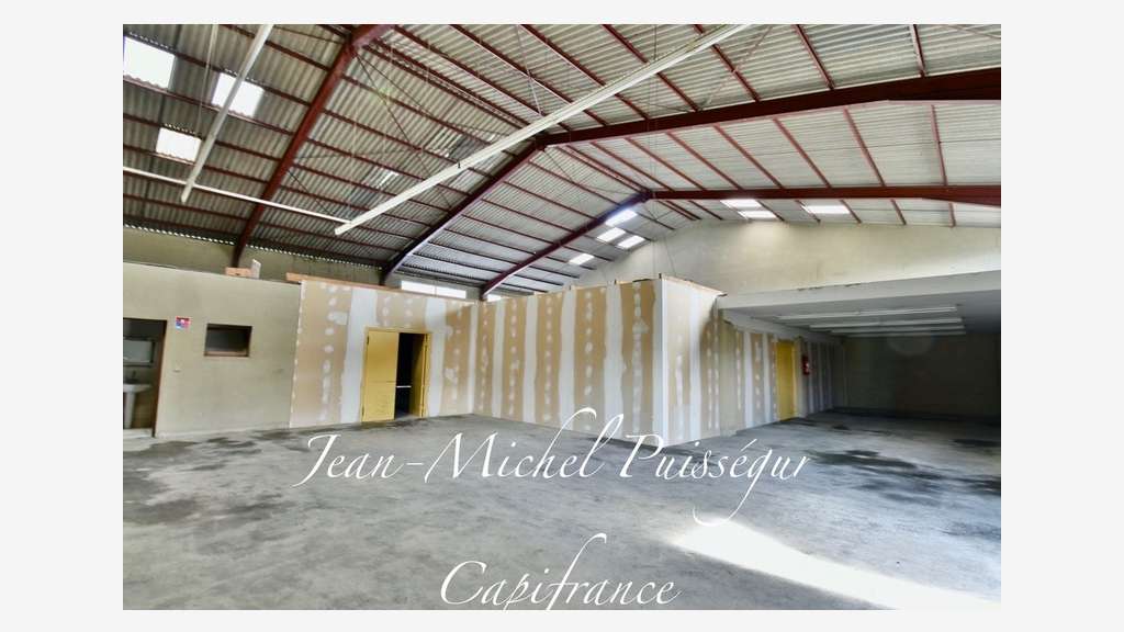 A louer local et bureaux 750m² sur St Gaudens