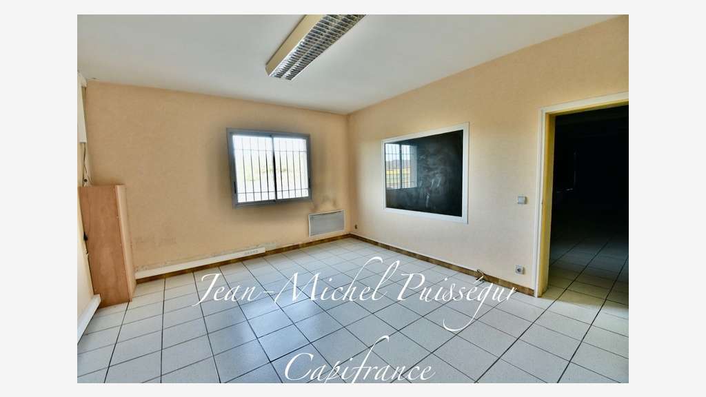 A louer local et bureaux 750m² sur St Gaudens
