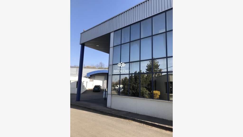 A louer bureaux lumineux rénovés St-Genis RD342
