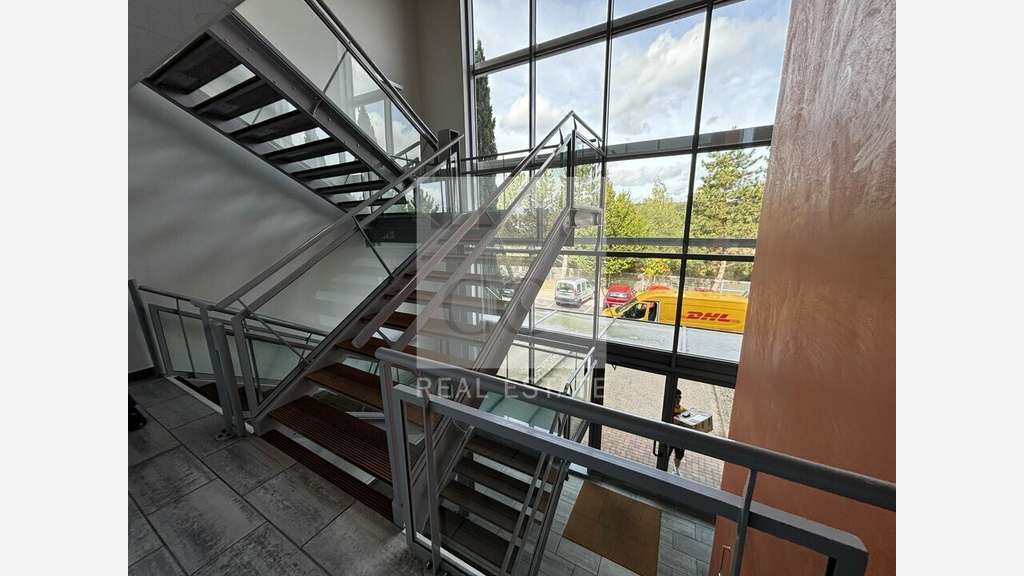 A louer bureaux fonctionnels à Saint-Genis-Laval