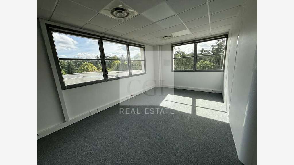 A louer bureaux fonctionnels à Saint-Genis-Laval