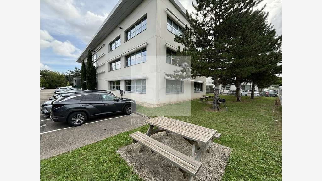 A louer bureaux fonctionnels à Saint-Genis-Laval