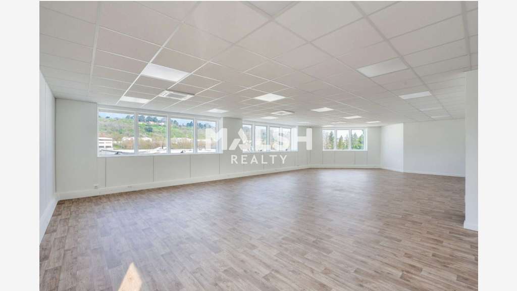 Bureaux rénovés à louer 126m² à Saint-Genis-Laval