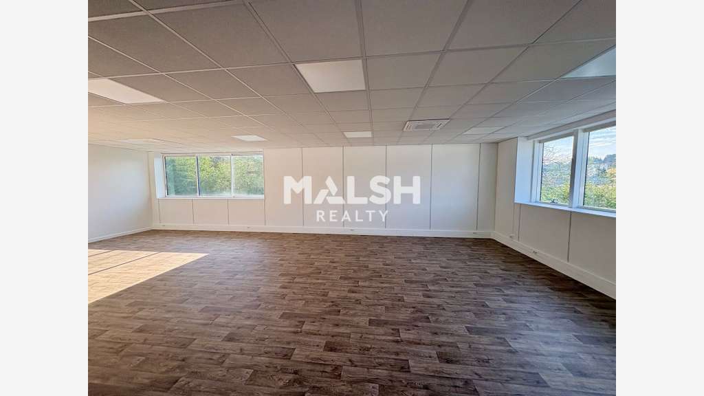 Bureaux rénovés à louer 126m² à Saint-Genis-Laval