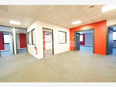 Bureaux à louer de 210m² à Saint Genis Laval
