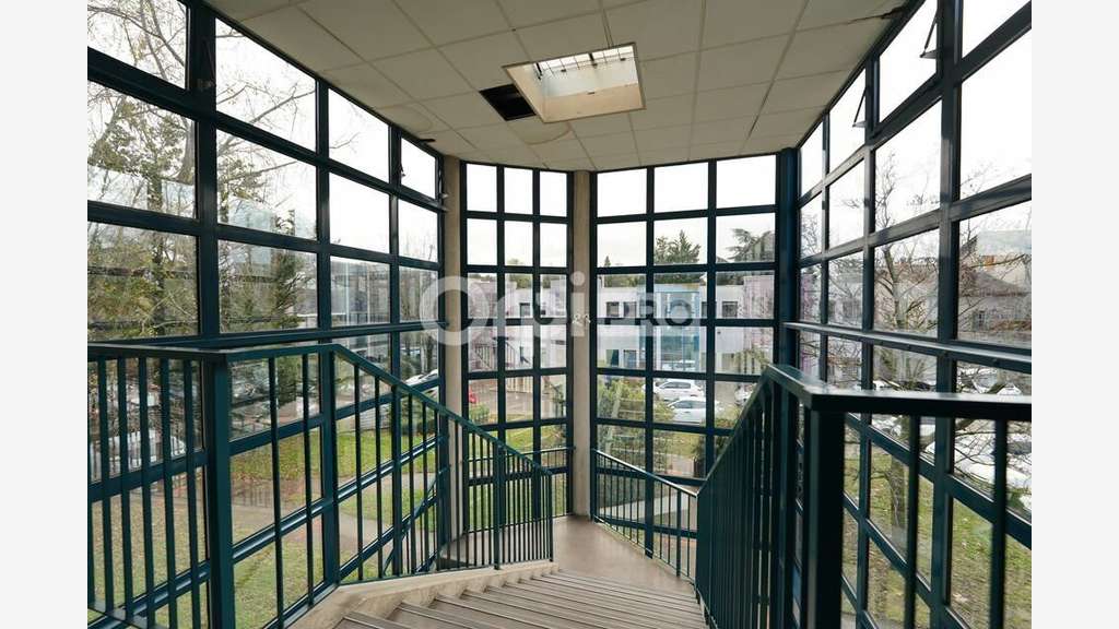 Bureaux à louer de 210m² à Saint Genis Laval
