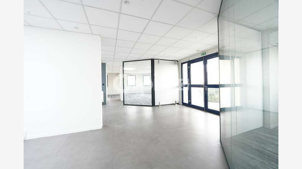 Bureaux 126m² à louer à Saint Genis Laval