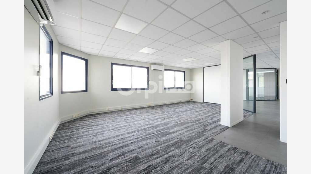 Bureaux 126m² à louer à Saint Genis Laval