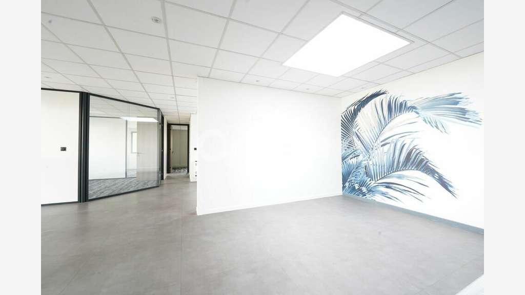 Bureaux 126m² à louer à Saint Genis Laval