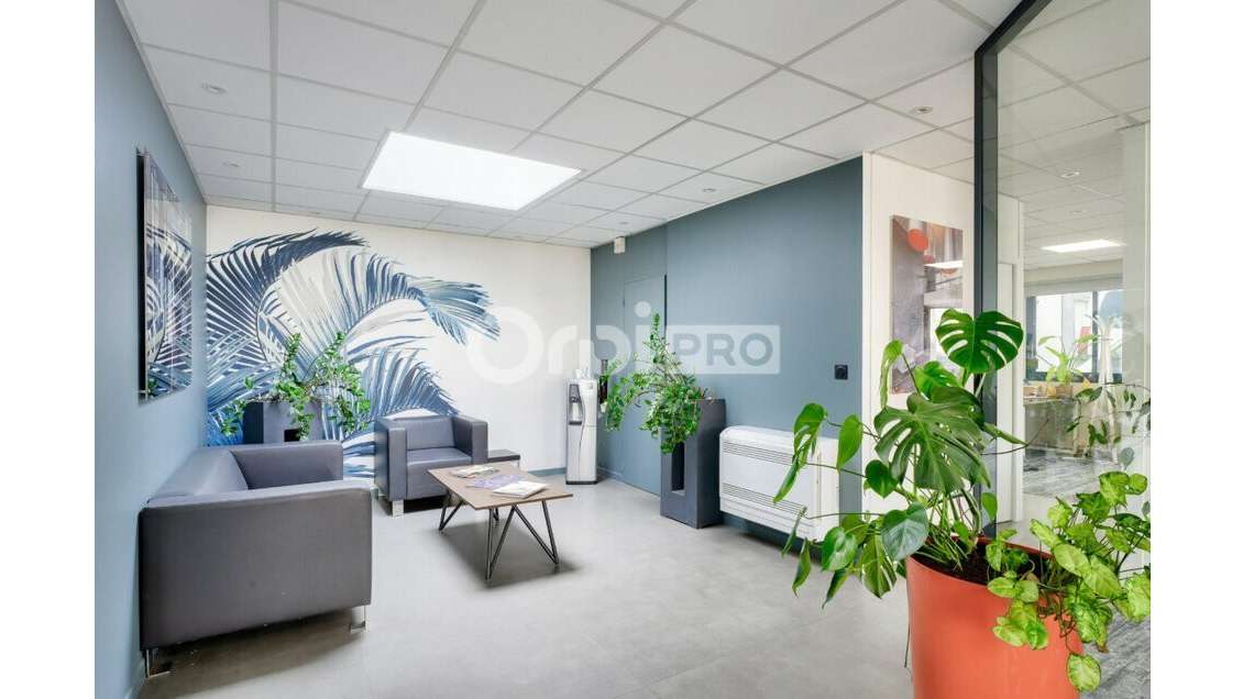 Bureaux de 126m² à louer à Saint Genis Laval