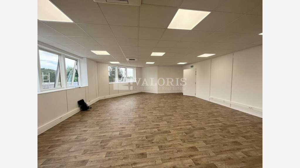 Bureaux 126m² à louer à Saint-Genis-Laval