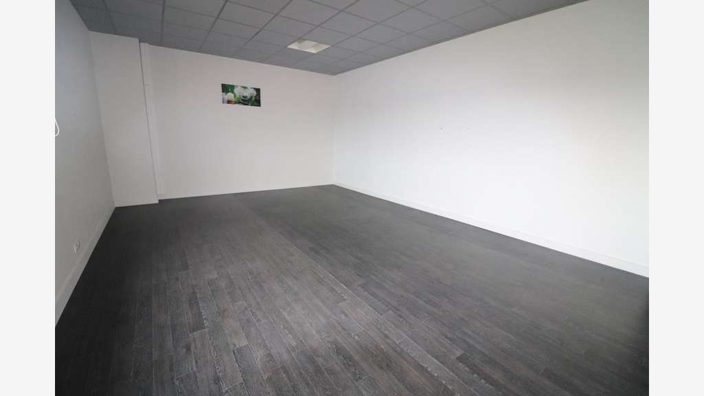 Bureau 200m² R+1 à louer à St-Georges-des-Coteaux