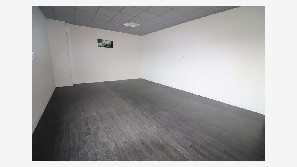 Bureau 200m² R+1 à louer à St-Georges-des-Coteaux