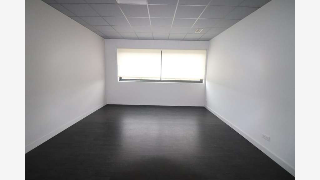 Bureau 200m² R+1 à louer à St-Georges-des-Coteaux