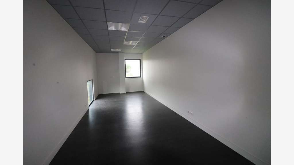 Bureau 200m² R+1 à louer à St-Georges-des-Coteaux
