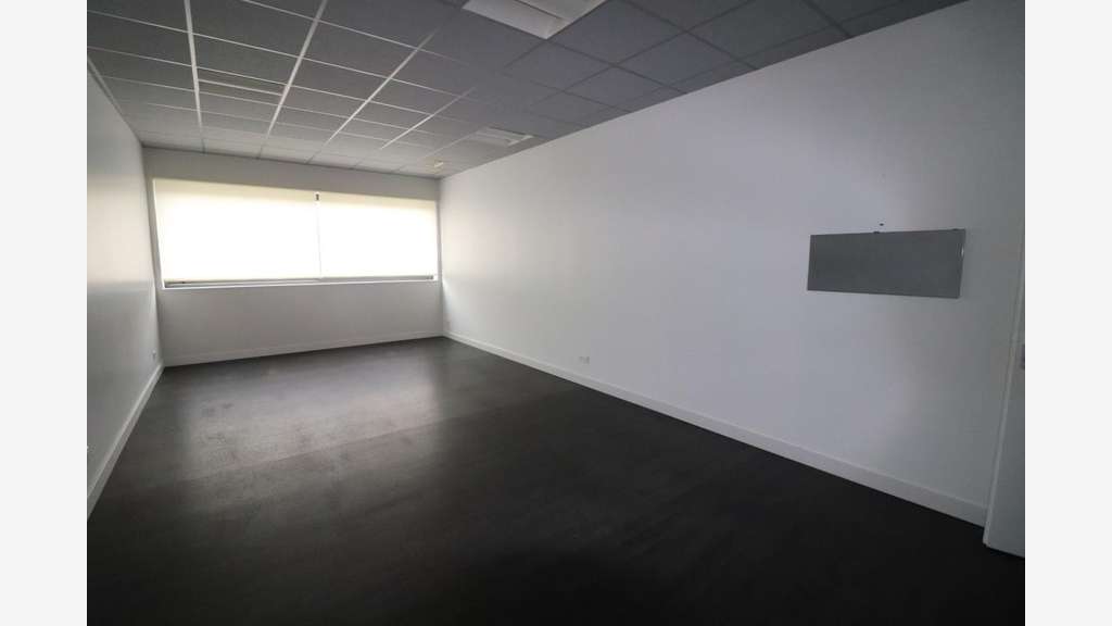 Bureau 200m² R+1 à louer à St-Georges-des-Coteaux