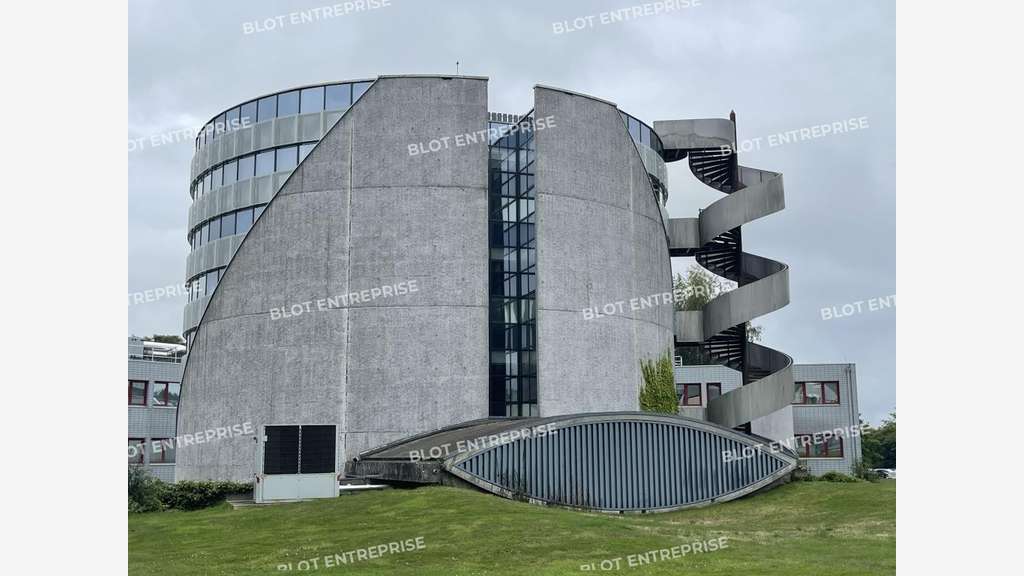 A louer bureaux rénovés 780m² à Saint-Gérand