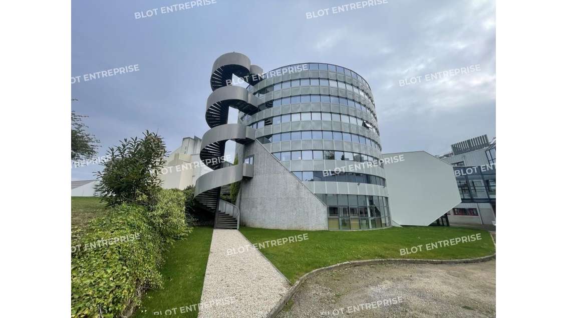 A louer bureaux rénovés 780m² à Saint-Gérand