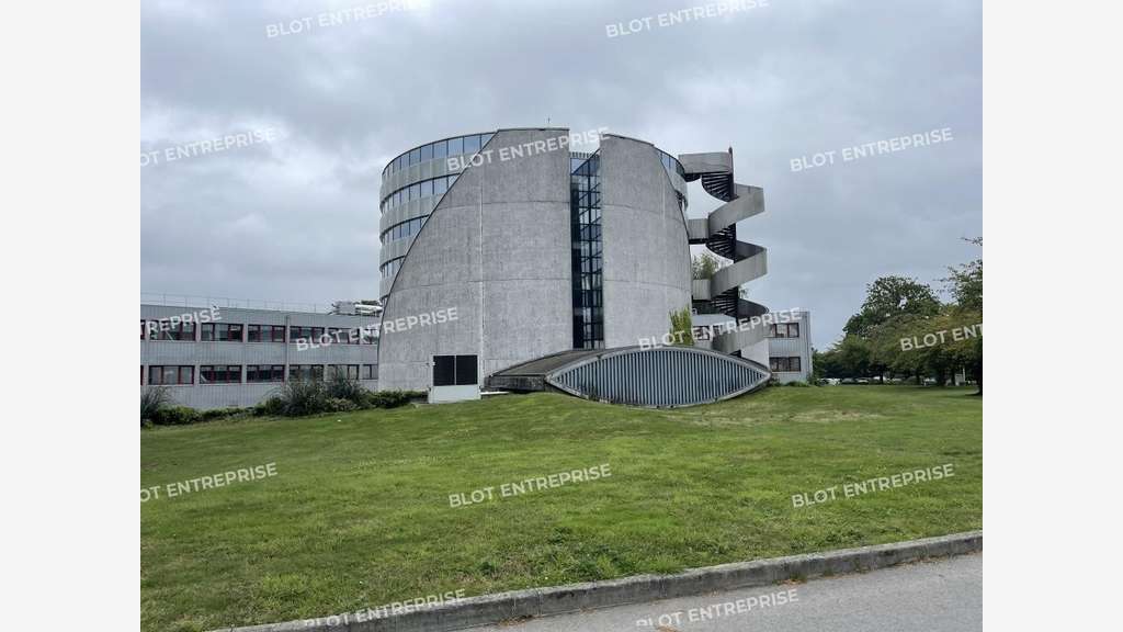 A louer bureaux rénovés 780m² à Saint-Gérand