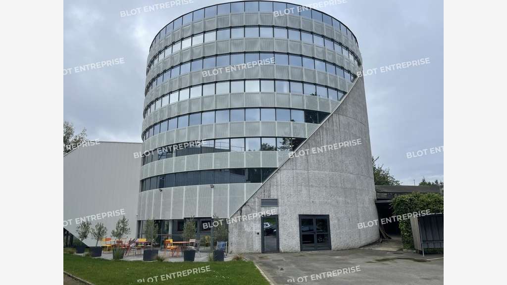 A louer bureaux rénovés 780m² à Saint-Gérand