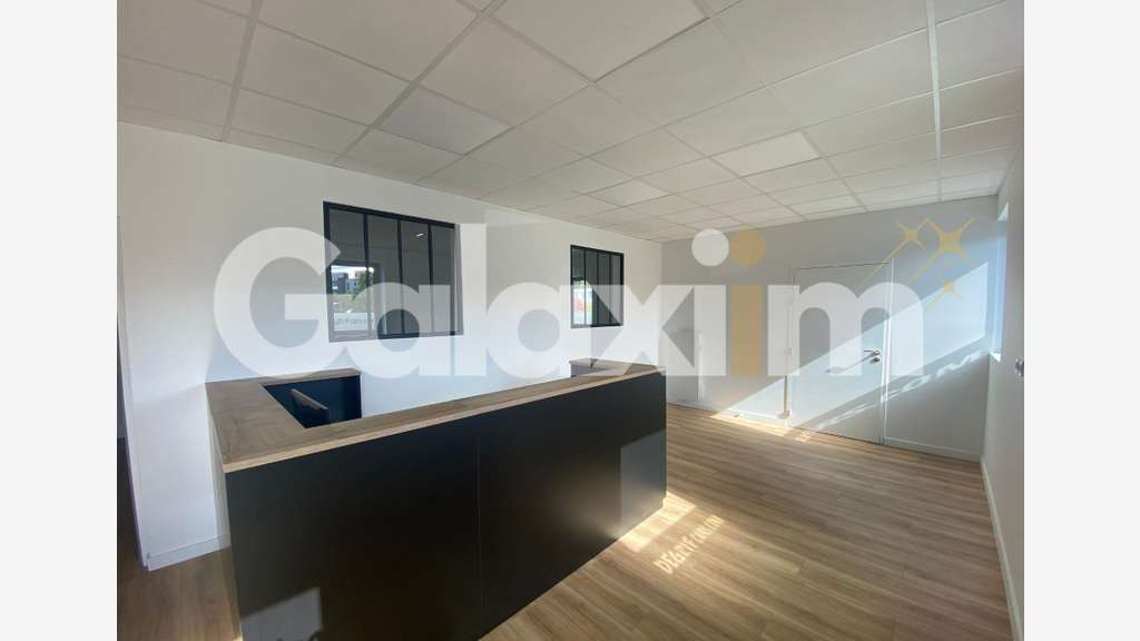 A louer bureaux showroom de 200m² à Saint Gilles