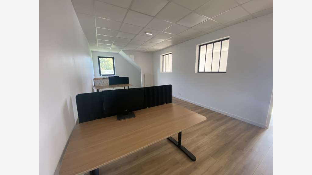 A louer bureaux showroom de 200m² à Saint Gilles