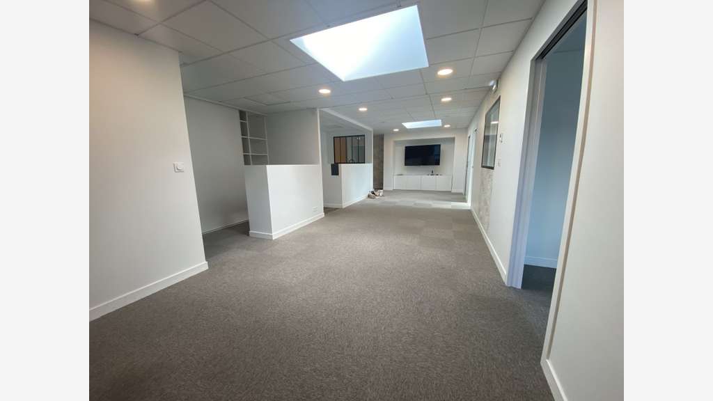 A louer bureaux showroom de 200m² à Saint Gilles