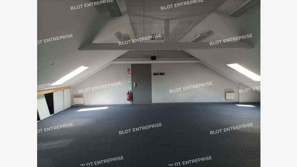 A louer bâtiment indépendant 646m² à St-Grégoire