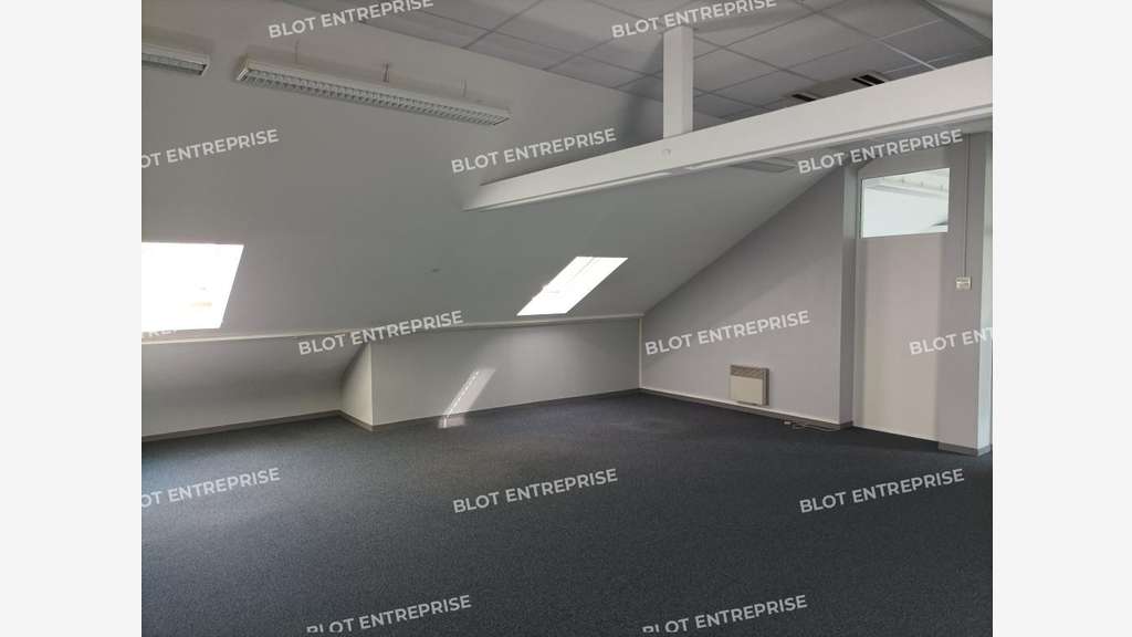 A louer bâtiment indépendant 646m² à St-Grégoire