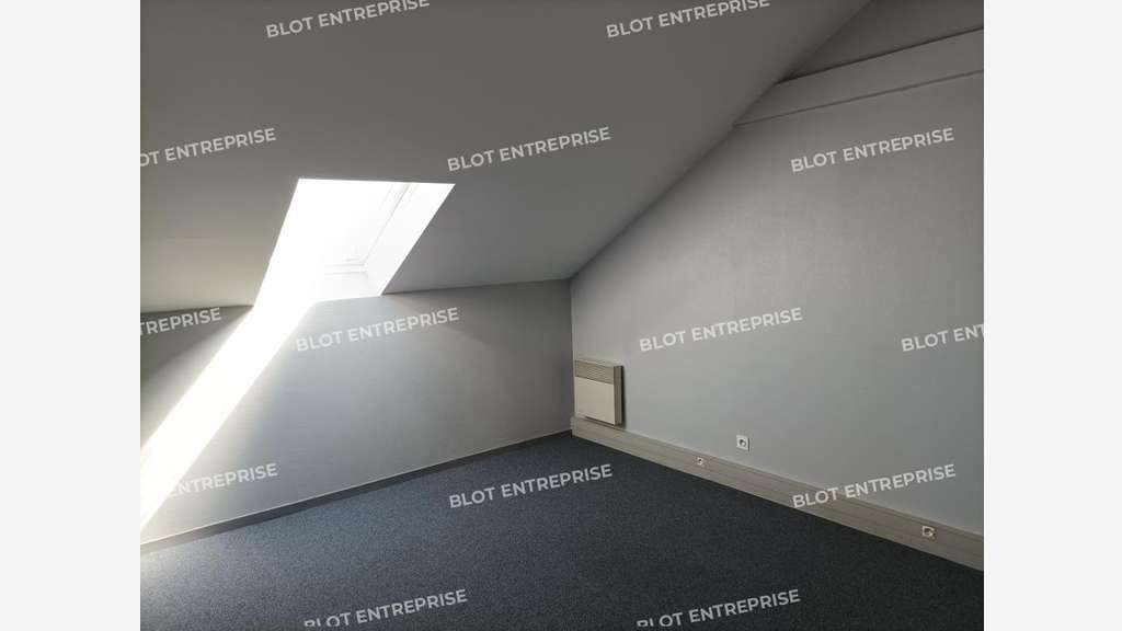 A louer bâtiment indépendant 646m² à St-Grégoire