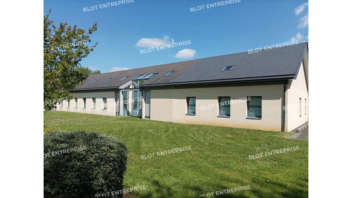 A louer bâtiment indépendant 646m² à St-Grégoire