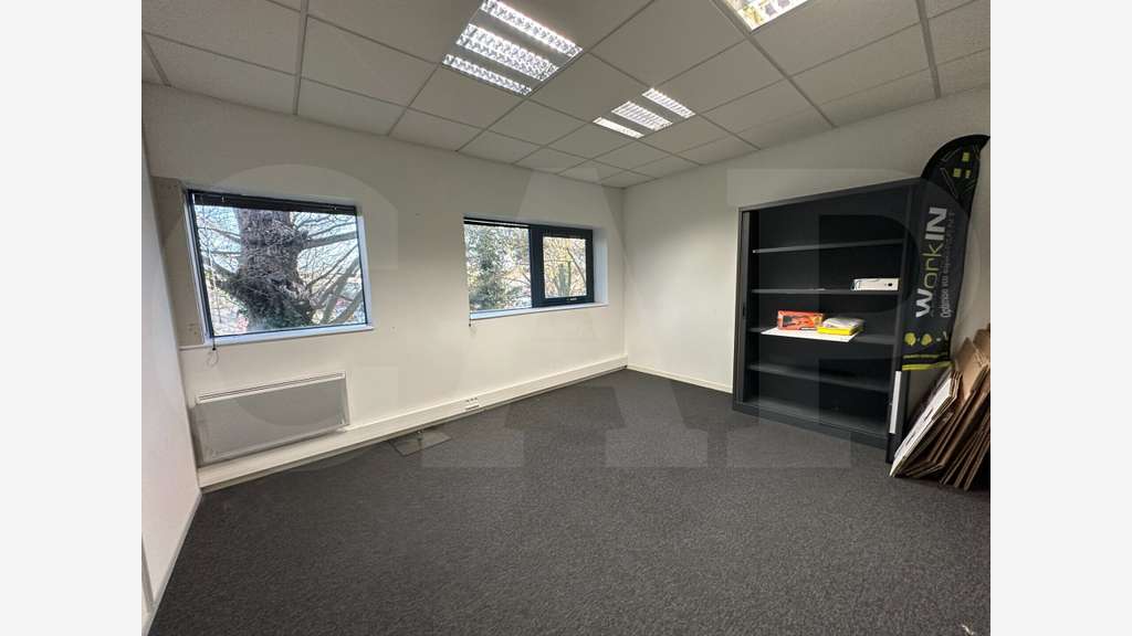 A louer bail précaire bureaux 152m² à St-Grégoire 