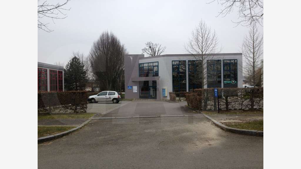 A louer bail précaire bureaux 152m² à St-Grégoire 