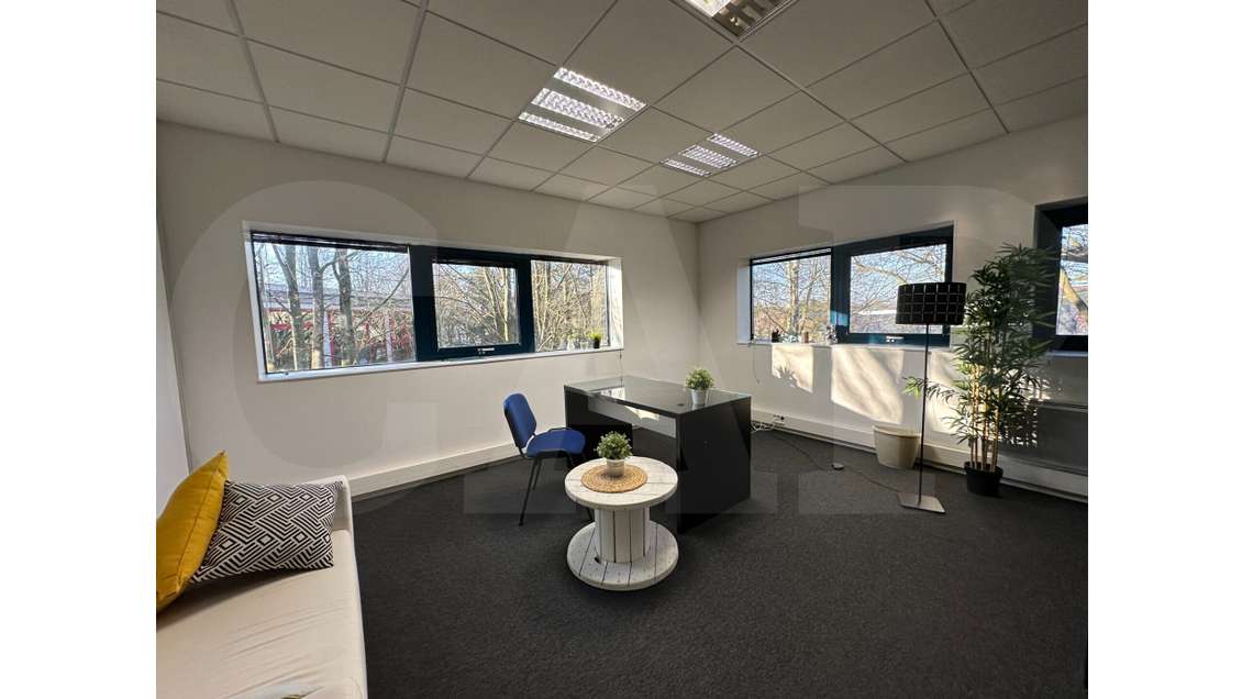 A louer bail précaire bureaux 152m² à St-Grégoire 